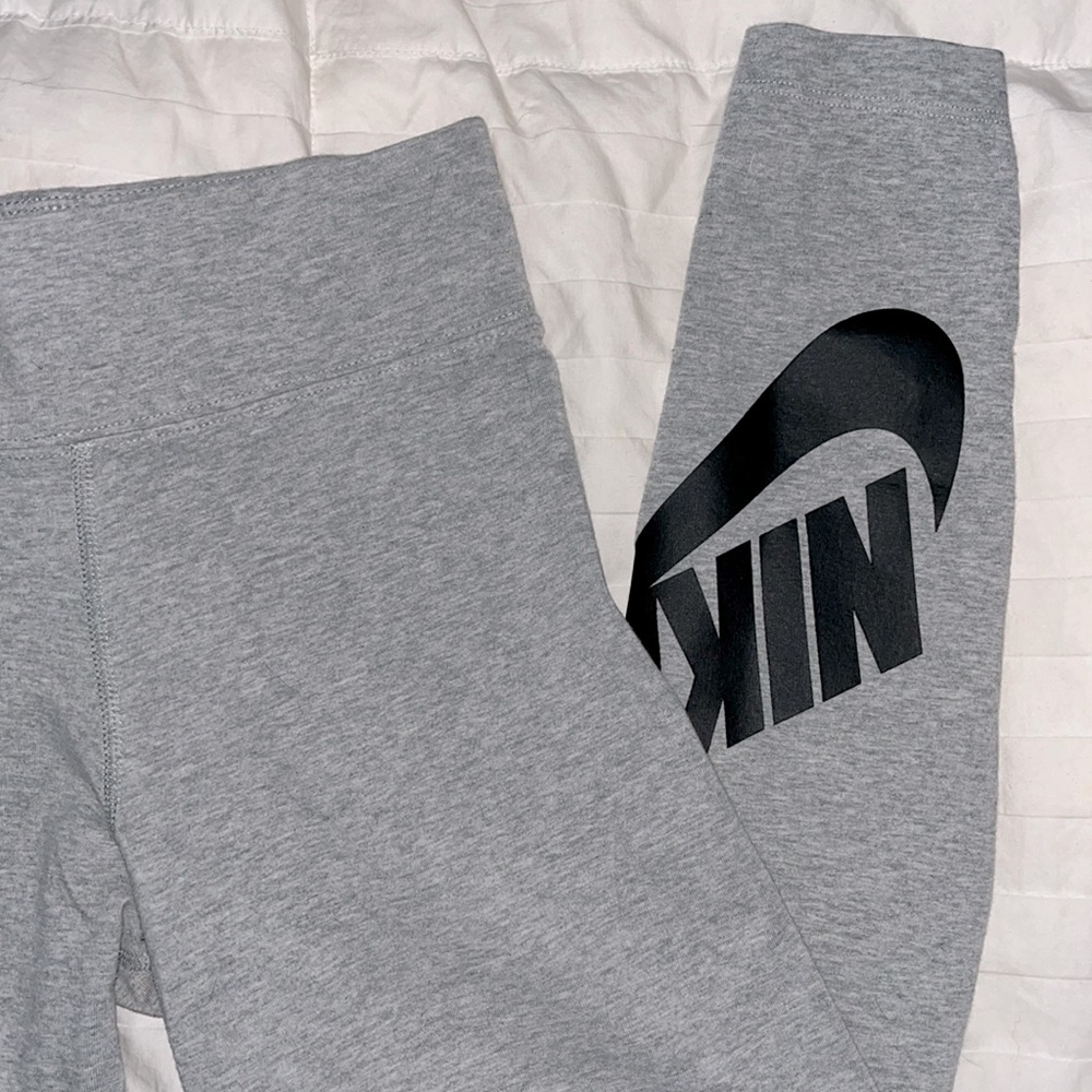 NIKE